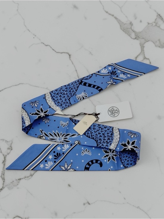 HERMÈS Les Leopards Silk Twilly Scarf Blue Lavender White NWT - Picture 3 of 8